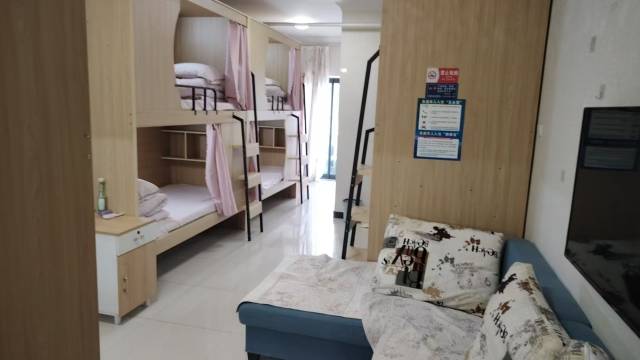 馨港家青年旅舍(金成时代广场店)