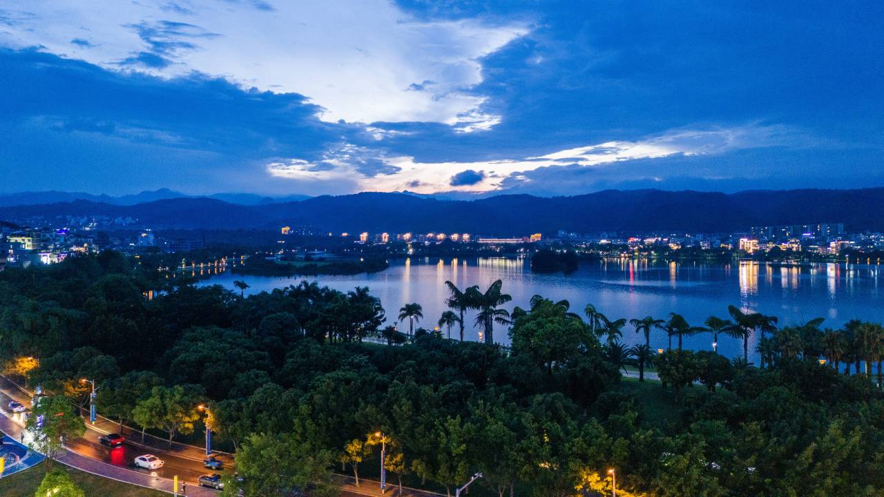 弥勒海湾瑞景温泉酒店(湖泉生态园湖泉半山温泉店)图片