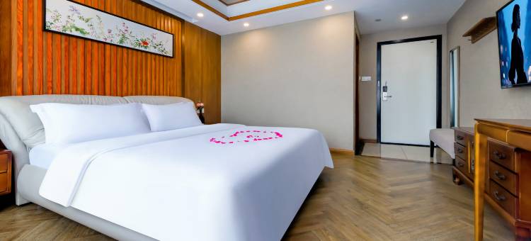 波罗的海酒店(重庆解放碑步行街洪崖洞店)图片