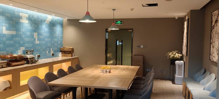 华驿精选酒店(乌鲁木齐科学院小西沟地铁站店)图片