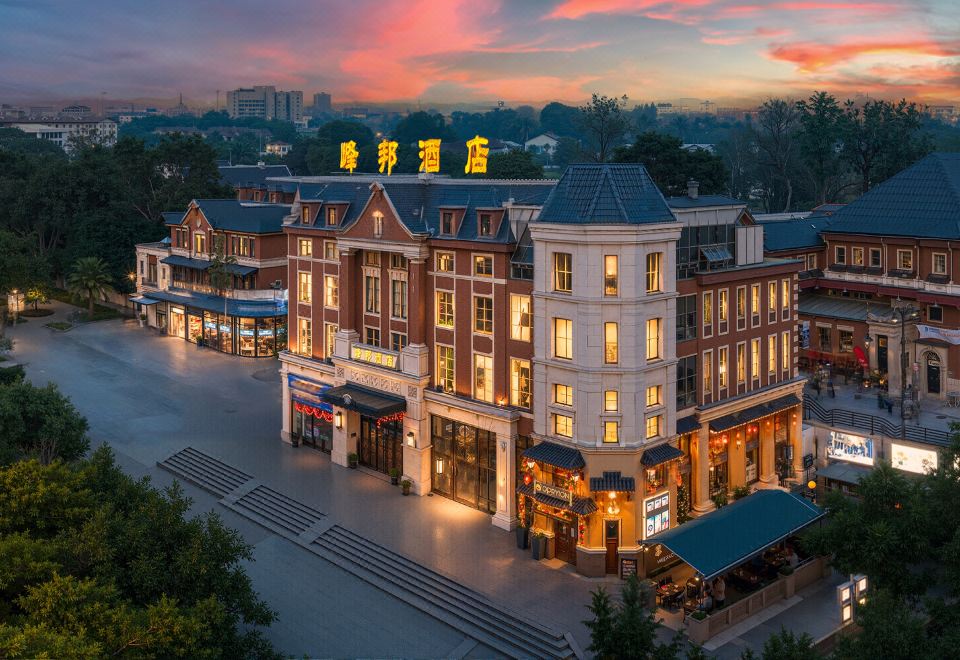 Fengbang Hotel (Kunming University Town South Metro Station)Over view