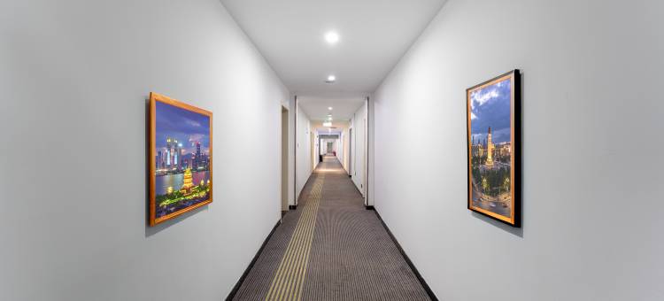 七庭酒店(南昌八一广场丁公路北地铁站店)图片