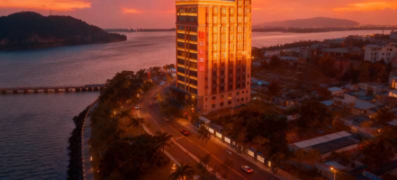 柏曼日光全景臻选酒店(汕尾二马路美食街店)图片