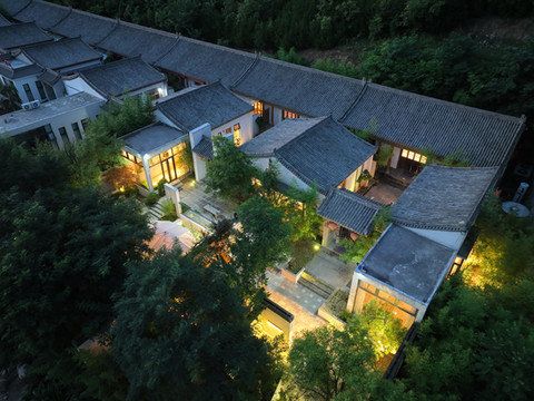 林下轻风温泉庭院民宿