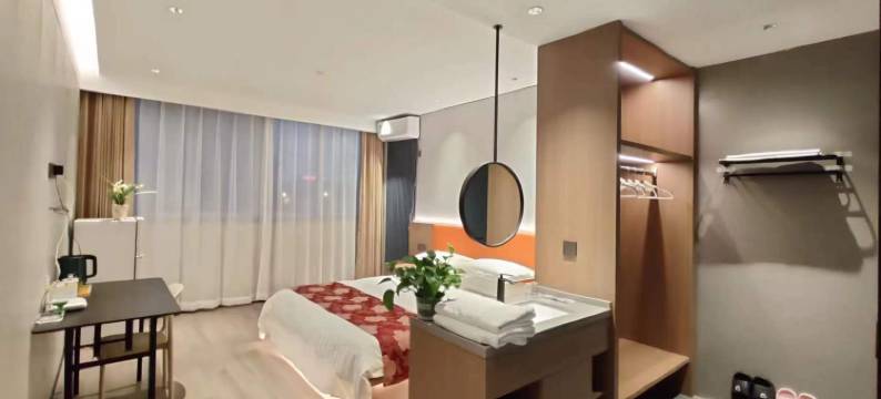 临境轻奢影音民宿(宁波机场鄞州大道地铁站店)图片