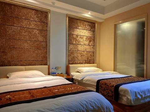 山水温泉酒店(信阳平安大道亚兴生活广场店)