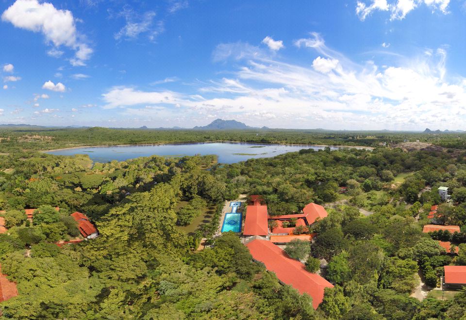 Cinnamon Lodge Habarana Over view