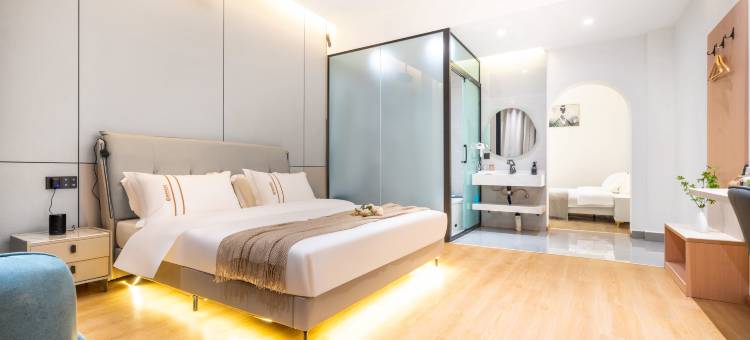 大理鹏瑞智能影视酒店(大理大学第一附属医院店)图片