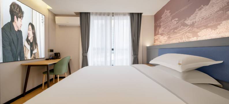 越家影院酒店(八一广场南昌火车站店)图片