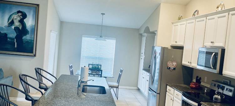 Modern and Spacious 4 Bedroom Home图片