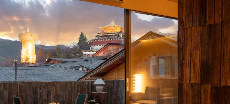 野杜鹃AZALEAS设计师民宿(独克宗古城大佛寺转经筒店)图片