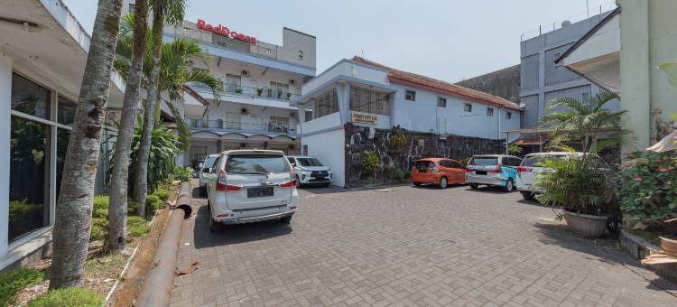 红多兹伊斯兰酒店-肯卡纳塔西马拉雅酒店(RedDoorz Syariah @ Hotel Kencana Tasikmalaya)图片