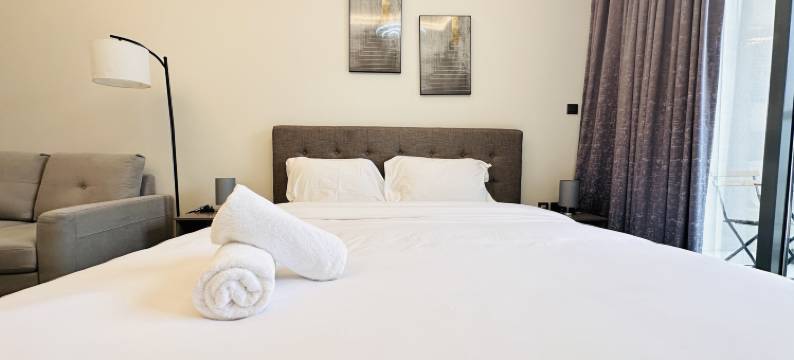 城市中心Oval塔贝尔维拉高档公寓带阳台及停车位(Upscale Apartment at Oval Tower Near Downtown with Balcony and Parking by Belvilla)图片