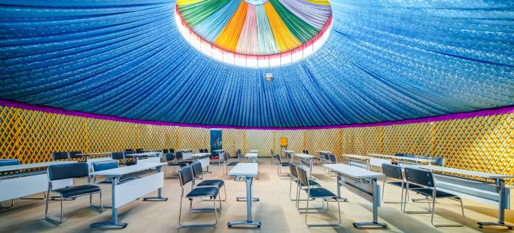 呼伦贝尔市陈巴尔虎旗金骄草原非遗传统蒙古包民宿图片