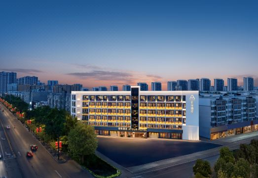 开封清明上河园河南大学亚朵酒店外景图