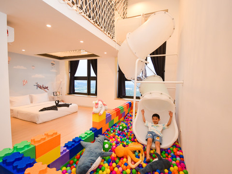 双威格里德Nest Home带奥运泳池复式套房