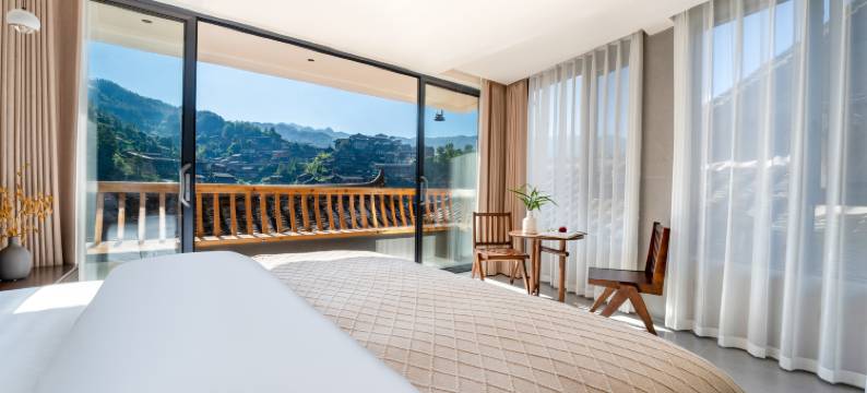 幕辰山居民宿(西江千户苗寨景区六号风雨桥店)图片