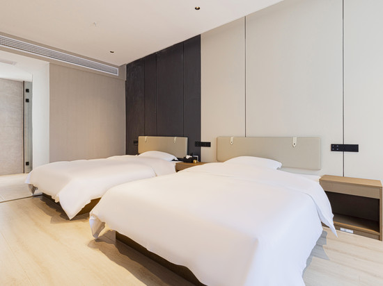 乐活酒店(上饶万年财富步行街润丰购物广场店)