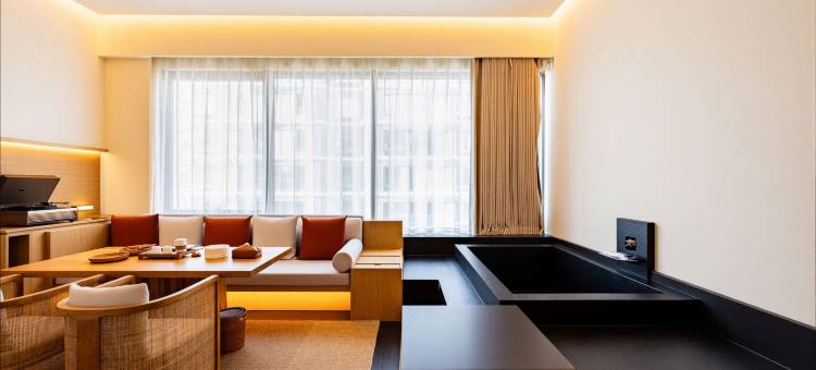 宁波老外滩文创港等风来酒店图片