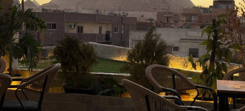 扎希拉金字塔景观(Zahira Pyramids view)图片