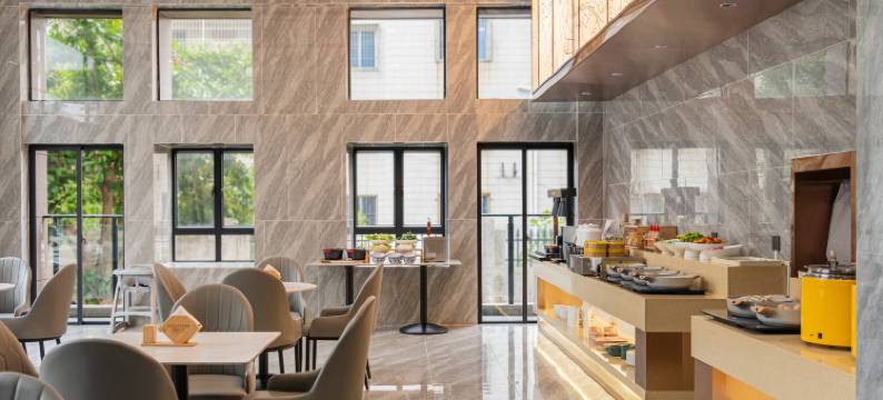 铂顿国际公寓(阳江市政府鸳鸯湖公园店)图片