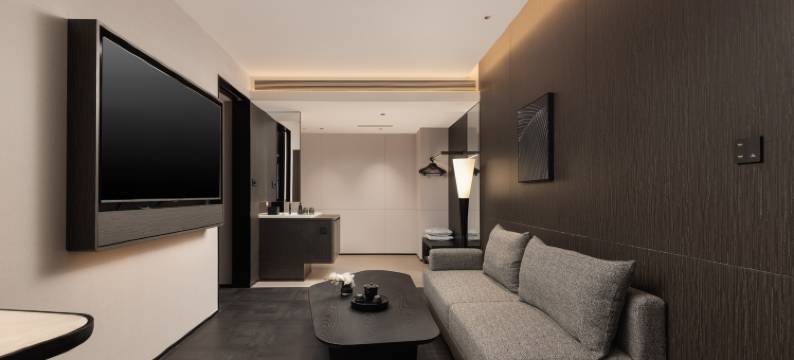 呼和浩特内大南校区五里营地铁站亚朵酒店图片