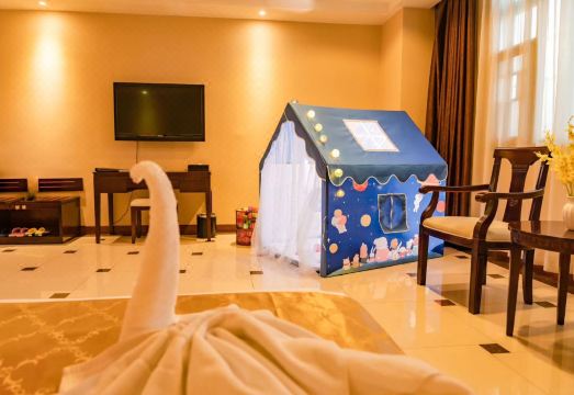 Jingyi guoji Hotel(Guangzhou Huadu Sunac Cultural Tourism Store) Hotel Overview