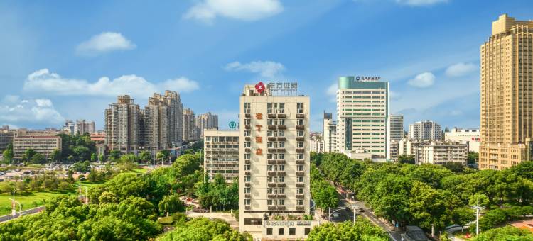 布丁酒店(古子城金华站店)图片