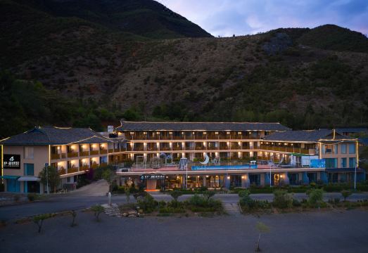 泸沽湖美庐·湖畔天空之镜度假酒店外景图