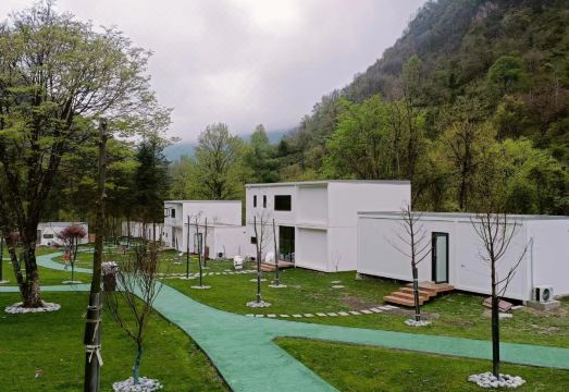 Gongtong Mountain Lodge Hotel Overview