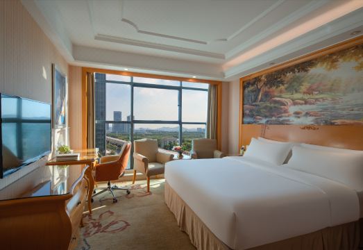 ViennaInternationalHotelShenzhen Science andTechnologyMuseu GuangmingStreet SubwayStationBranchHotel Overview