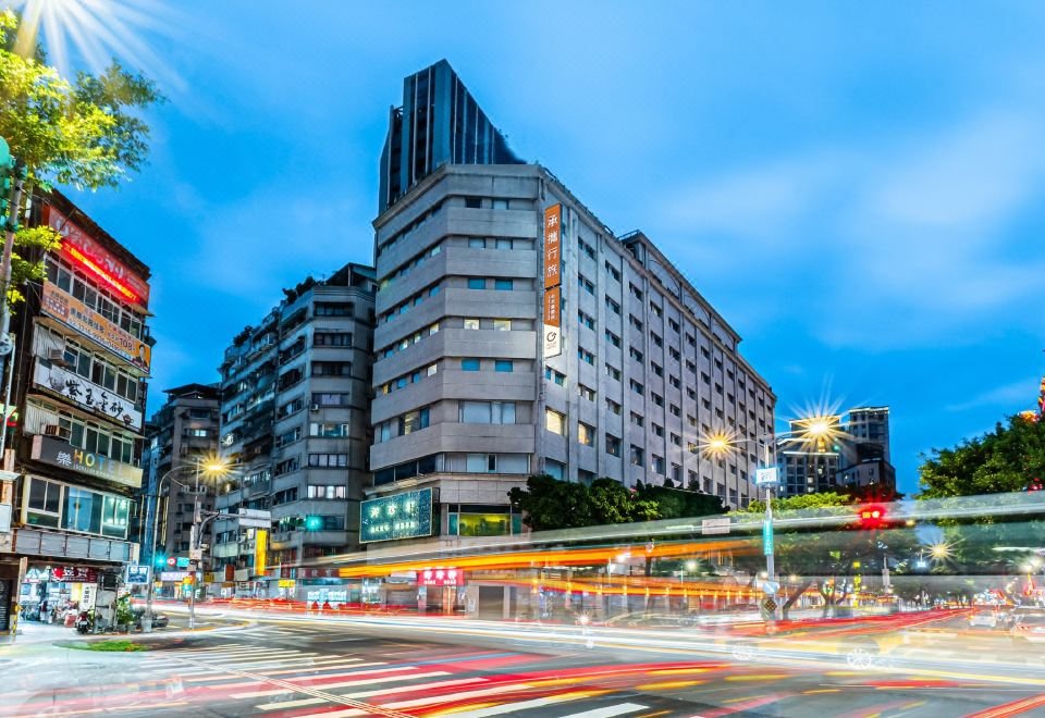 台北福君海悦大饭店外景图