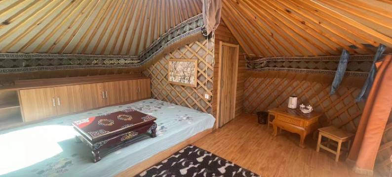 火山草原查干敖包度假营图片