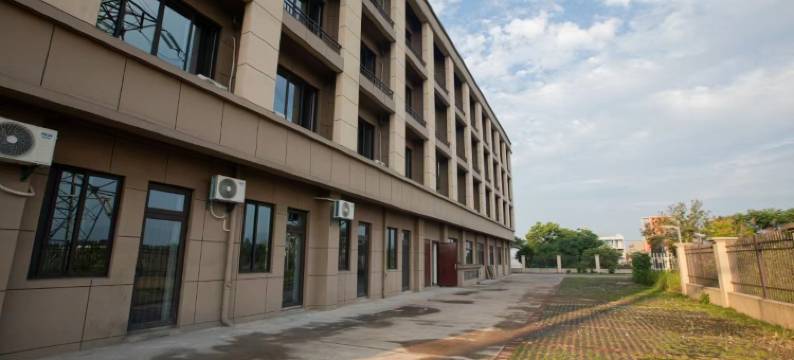 东舍公寓(衢州凤凰湖公园店)图片