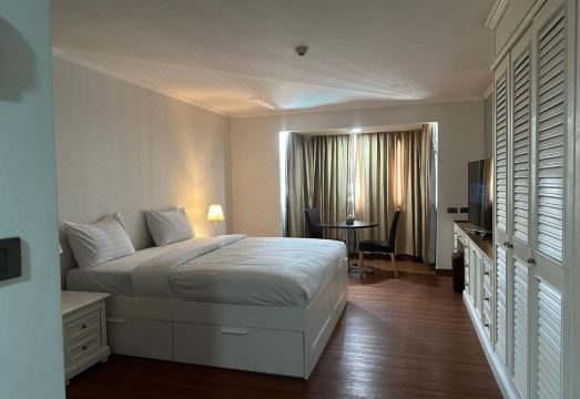 Omni Tower Sukhumvit Nana Hotel Overview