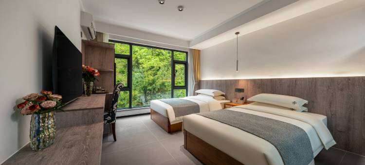 寒舍民宿·半山浮云竹林溯溪休闲度假villa(安吉藏龙百瀑漂流店)图片