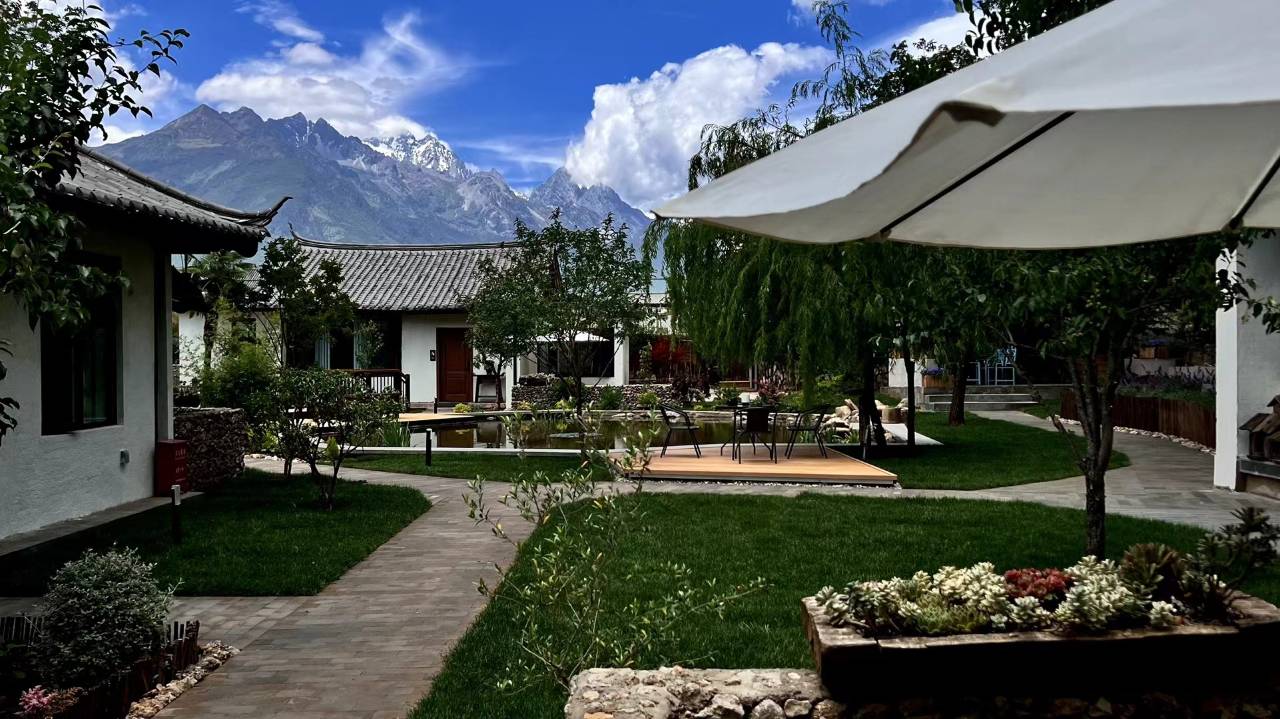 九相观山花园客栈(白沙雪山全景店)图片