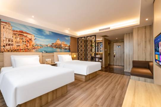 多糖酒店(南飞鸿乐荟中心三爻地铁站店)