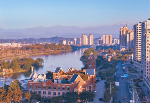 邛崃喜瑞达·湖畔酒店外景图