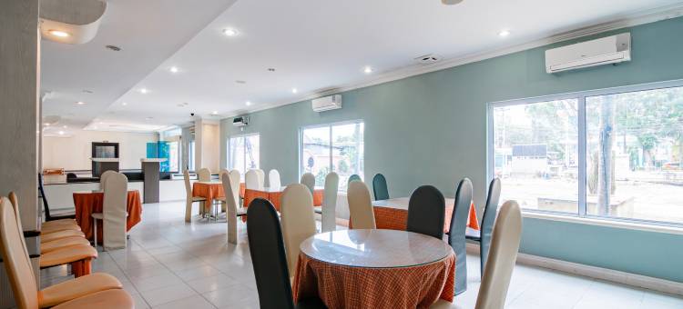 O系列德镇酒店-靠近安努尔大清真寺(Collection O Senapelan Near Rsud Petala Bumi Formerly de Town Hotel)图片