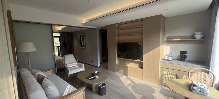 梁河隐澜温泉民宿(伴山云隐小镇店)图片