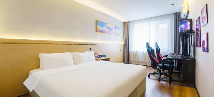 竞族电竞民宿(盘锦火车站店)图片