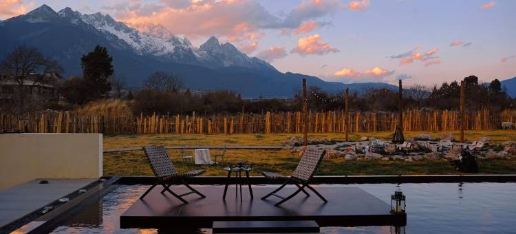 不晚里予·日照金山｜雪山全景度假酒店(白沙古镇店)图片