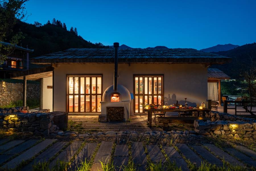 見山·阿布氌孜山野美宿
