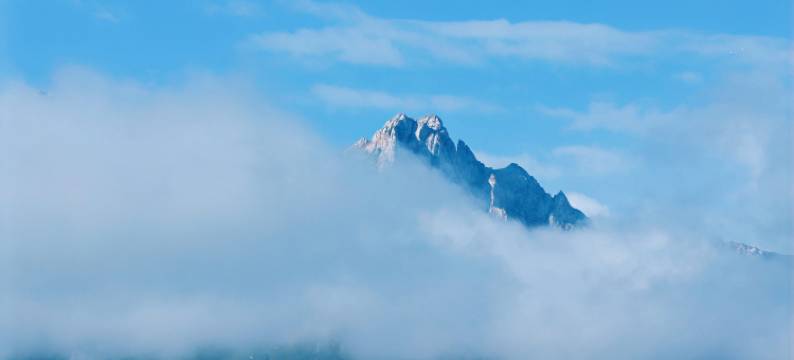 果洛玛沁卓萨牧境雪山牧场民宿图片