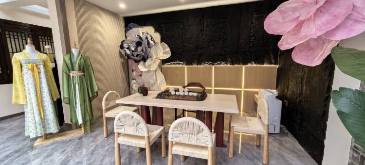 郁孤台畔·拾叁间民宿(江南宋城郁孤台店)图片