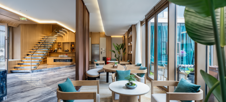 一宅新中式合院·智能客控丨设计师美学轻奢酒店(雅安高铁站店)图片