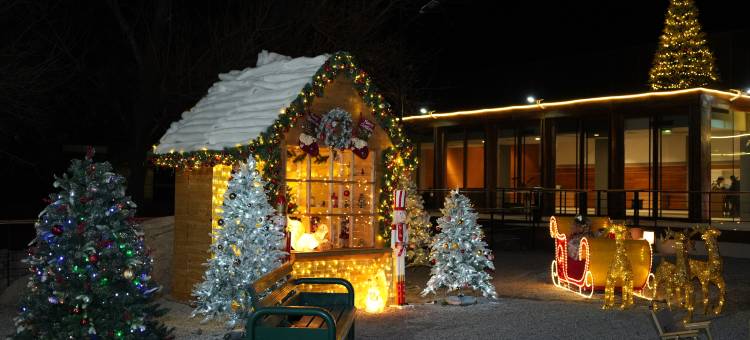 长城脚下的公社图片