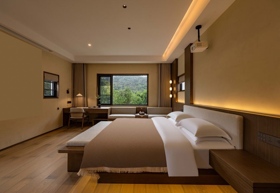 Floral Hotel·Mountain Retreat in the Clouds (Putuo Mountain Ten Thousand Buddhas Pagoda Hotel) Hotel Overview