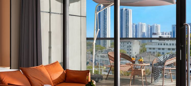 轻鯊酒店(镇江红豆广场江苏大学店)图片